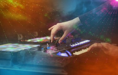 partinin kulüp renkler ile MIDI denetleyicisi müzik karıştırma