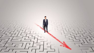 İşadamı labirent aracılığıyla gidiş