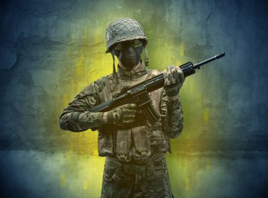 Tehlike asker ile yıkık duvar kağıdı