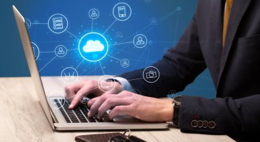 Bulut teknoloji sistem konsepti ile yazarak el