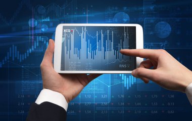 Tablet kullanma ve mali rapor kavramı kontrol el