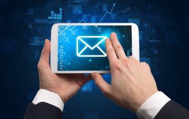 Tablet ile online kavramı kullanarak ele