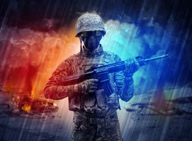 Silahlı asker toz fırtınanın ortasında duran