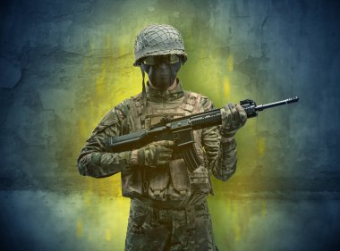 Tehlike asker ile yıkık duvar kağıdı