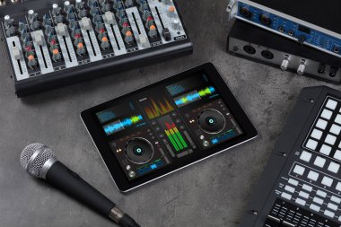 Karıştırma müzik ve aletleri kavramı