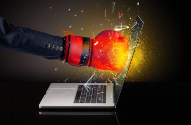 Dizüstü ekran cam kırma el ateş