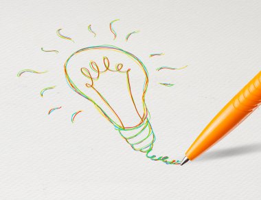 Kalem kağıt üzerine çizim ampul