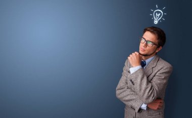 Genç öğrenci seyir için yeni fikir