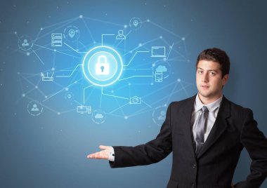 Office bulut teknoloji kavramı sunan kişi