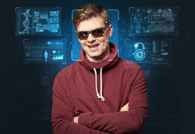 Genç adam yüz tanıma