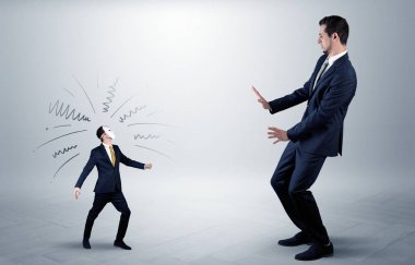 Küçük ve büyük işadamı arasında çatışma