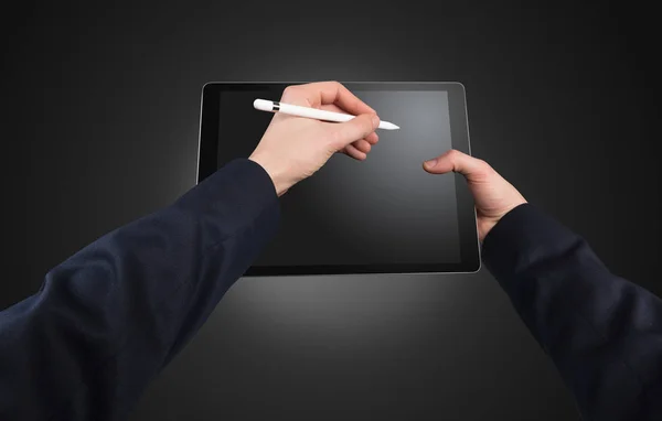 Main en utilisant une tablette avec espace de copie — Photo