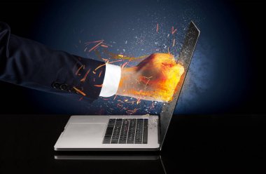 Güçlü dizüstü ekran vurmak kol