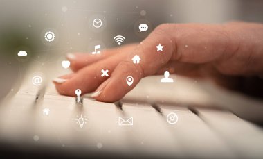 Klavye uygulama simgeleri ile yazarak el