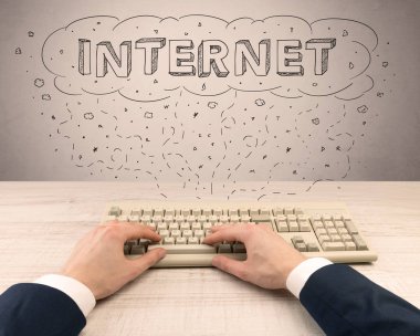 Zarif işadamı el Internet üzerinde çalışma