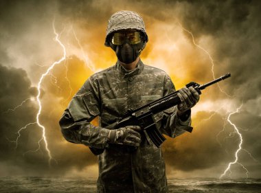 Silahlı asker anlaşılması güç bir havada duran