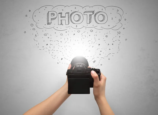 Hand fotosessie met bericht cloud concept — Stockfoto