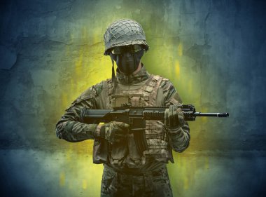 Tehlike asker ile yıkık duvar kağıdı