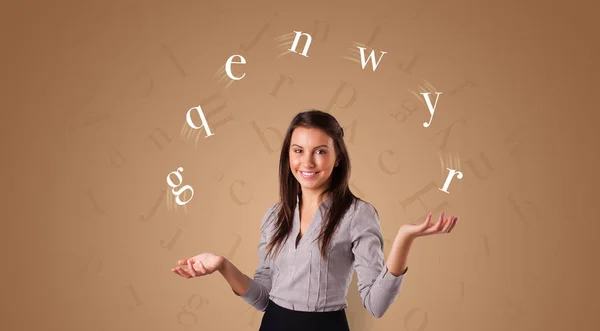 Person jongliert mit Buchstaben — Stockfoto