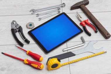 Tablet araçlar ve kılavuz ekran konsepti ile
