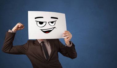 Bir kağıt doodle ifade yüzünün önünde tutan kişi