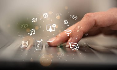 Klavye uygulama simgeleri ile yazarak el