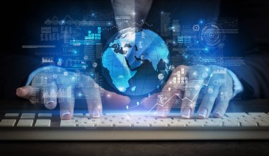 Uluslararası sistem konsepti ile klavye yazarak kadın