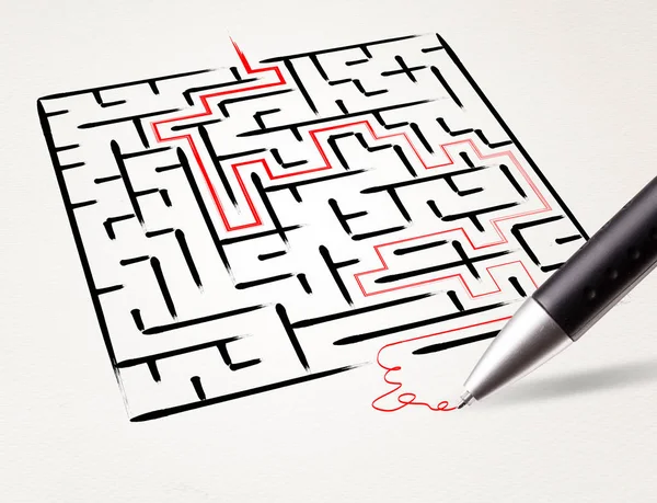 Lápis desenhando a saída do labirinto — Fotografia de Stock