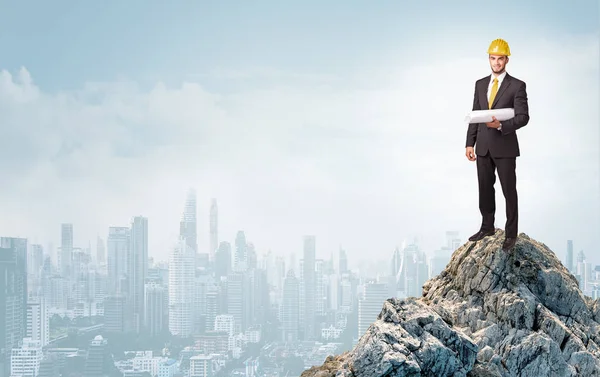Business person looking to the big city from distance — Stock Photo, Image