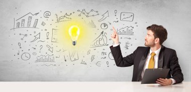 Yeni fikir konsepti ile iş adamı