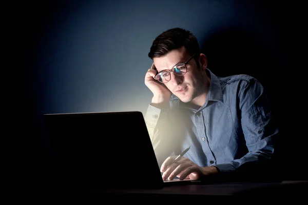 Businessman in the office at night — Stock Photo, Image