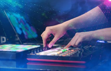 partinin kulüp renkler ile MIDI denetleyicisi müzik karıştırma