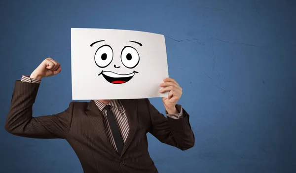 Studente in possesso di un documento con emoticon ridere di fronte al suo volto — Foto Stock