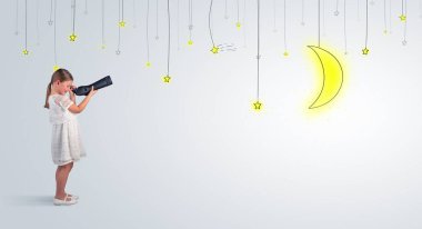 Küçük çocuk ampuller için spyglass üzerinden seyir