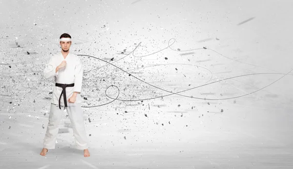 Karate-Mann macht Karate-Tricks mit chaotischem Konzept — Stockfoto