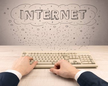 Zarif işadamı el Internet üzerinde çalışma