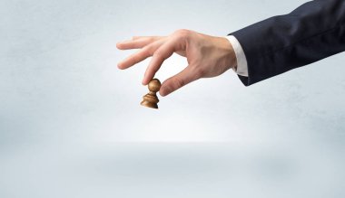 Büyük el satranç oyunu onun sonraki adım alarak