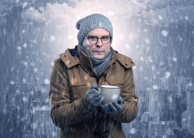 Şehir konsepti ile soğuk havalarda buz gibi çocuk