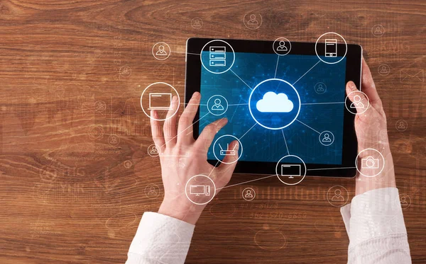 Hand using tablet with centralized cloud computing system concept — Stock Photo, Image