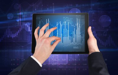 Tablet kullanma ve mali rapor kavramı kontrol el