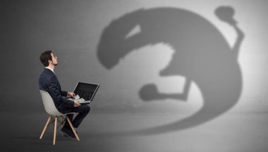 İşadamı pazarlık canavarı gölgeli