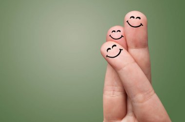 Gülümseme parmak birlikte