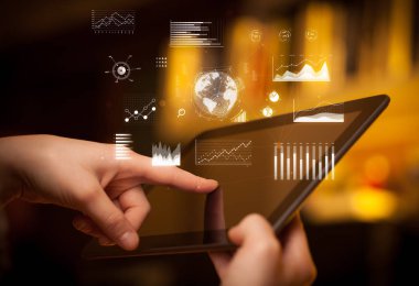 Tablet küresel sistem kavramı ile tutarak