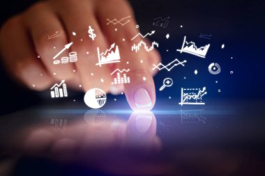 Raporlar ve grafikler yukarıdaki tabletiyle dokunmadan parmak