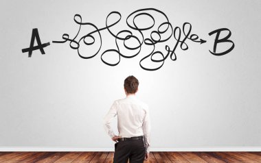 Bir duvarın önünde duran süre çözüm arayan iş adamı