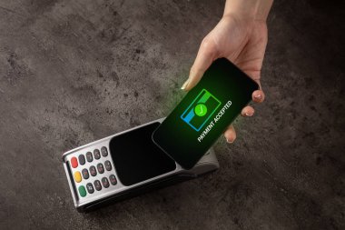 Hareket eden telefon ile kabul edilen ödeme