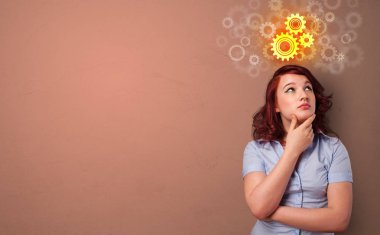 Beyin fırtınası konsepti ile iş adamı ayakta