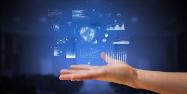 Grafikler elinde tutan el