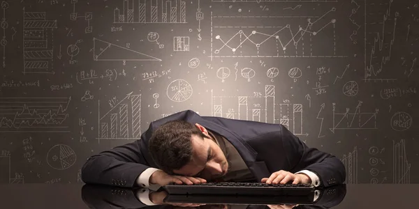 Lehrer schlief an seinem Arbeitsplatz mit vollem Tafel-Konzept ein — Stockfoto