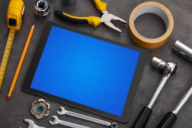 Tablet araçlar ve kılavuz ekran konsepti ile